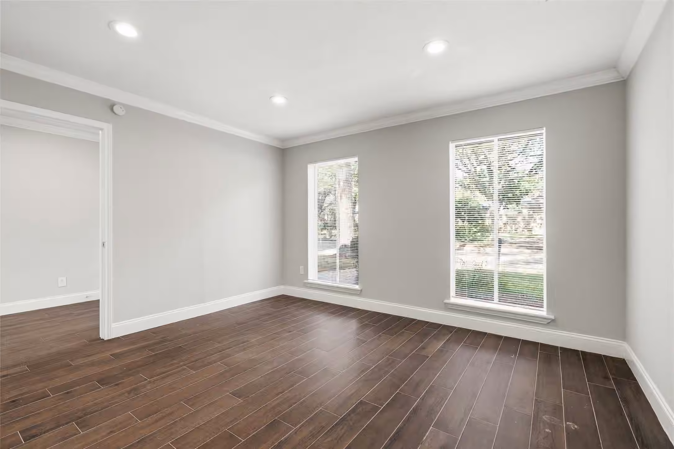 Photo 5 of 903 Crossroads Drive, Houston, TX