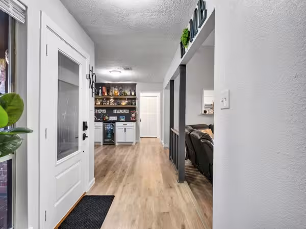 Photo 4 of 15102 Rolling Oaks Drive, Houston, TX