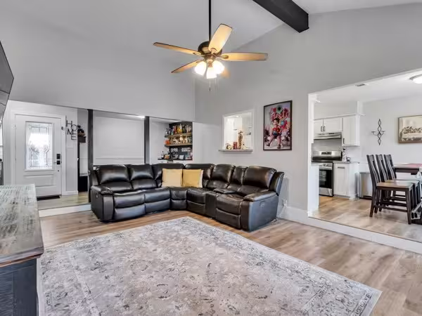 Photo 7 of 15102 Rolling Oaks Drive, Houston, TX