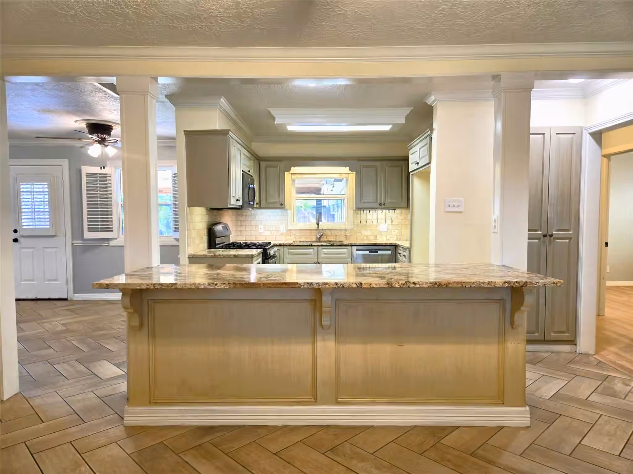 Photo 4 of 2527 Willowby Drive, Houston, TX