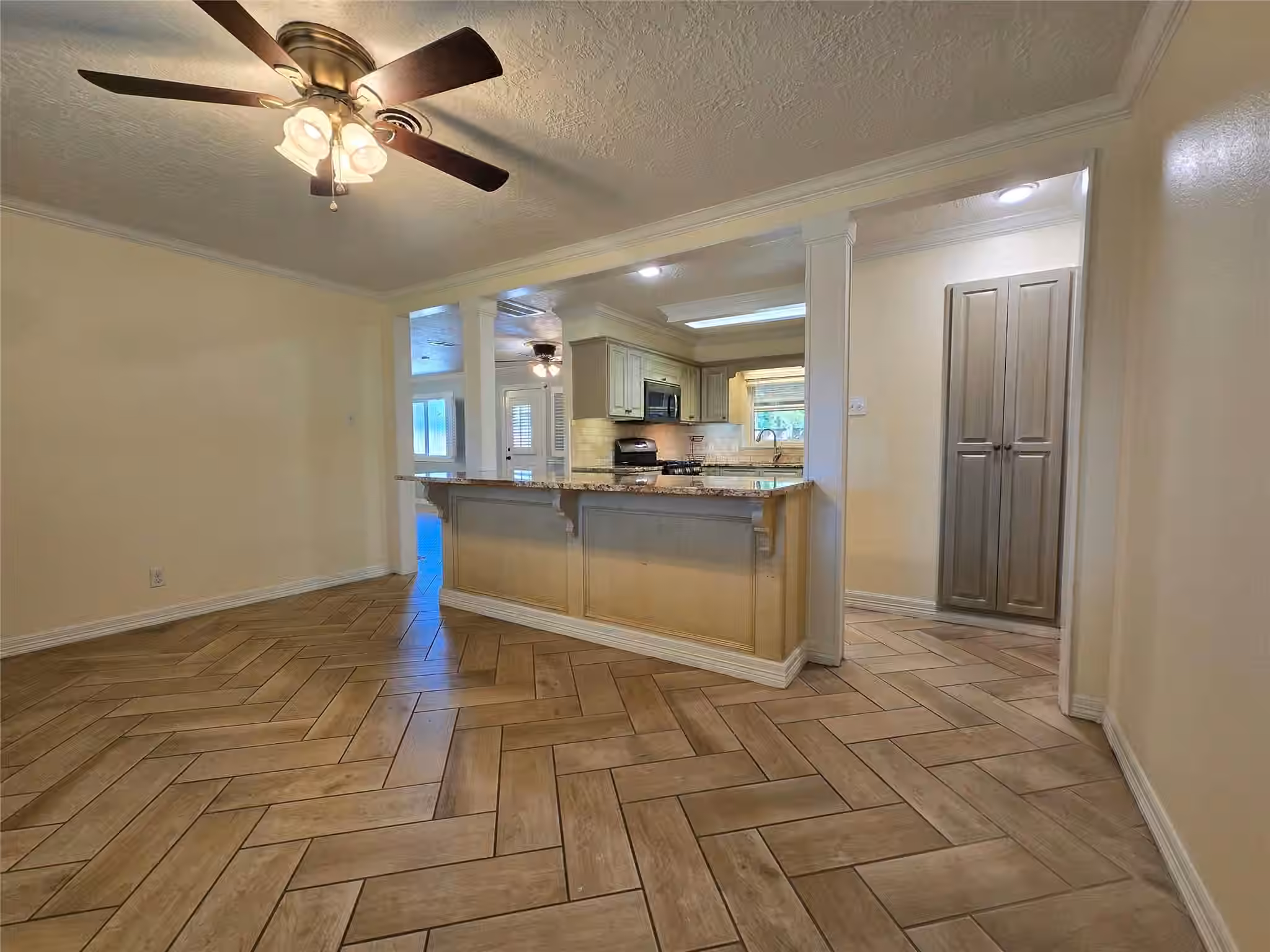 Photo 6 of 2527 Willowby Drive, Houston, TX