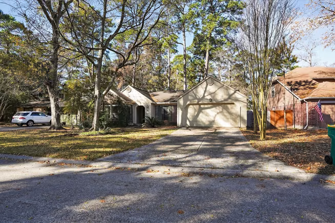 Photo 2 of 10 Greenbud Court, The Woodlands, TX