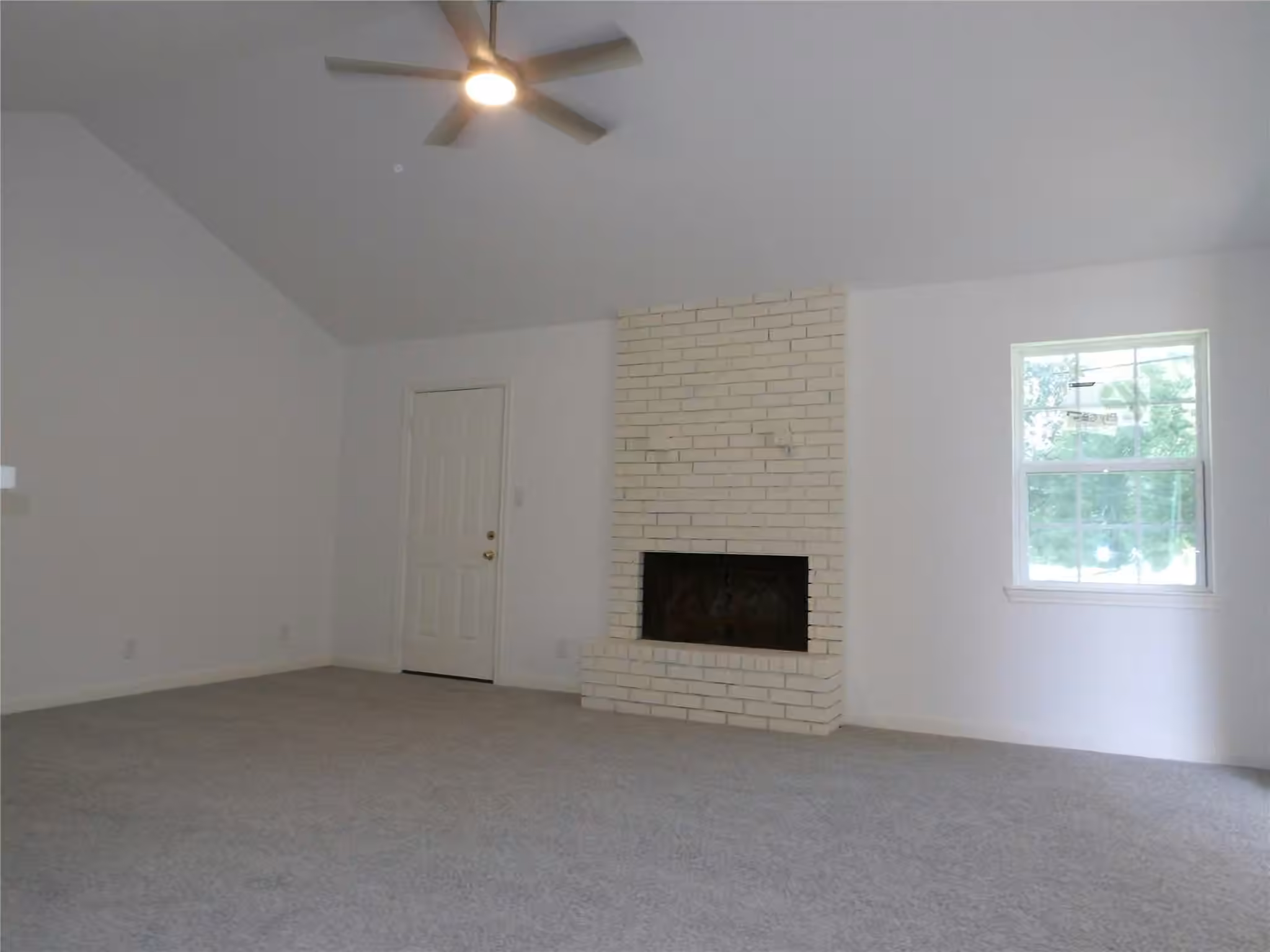 Photo 3 of 217 Sugar Cane Trace, Lake Jackson, TX