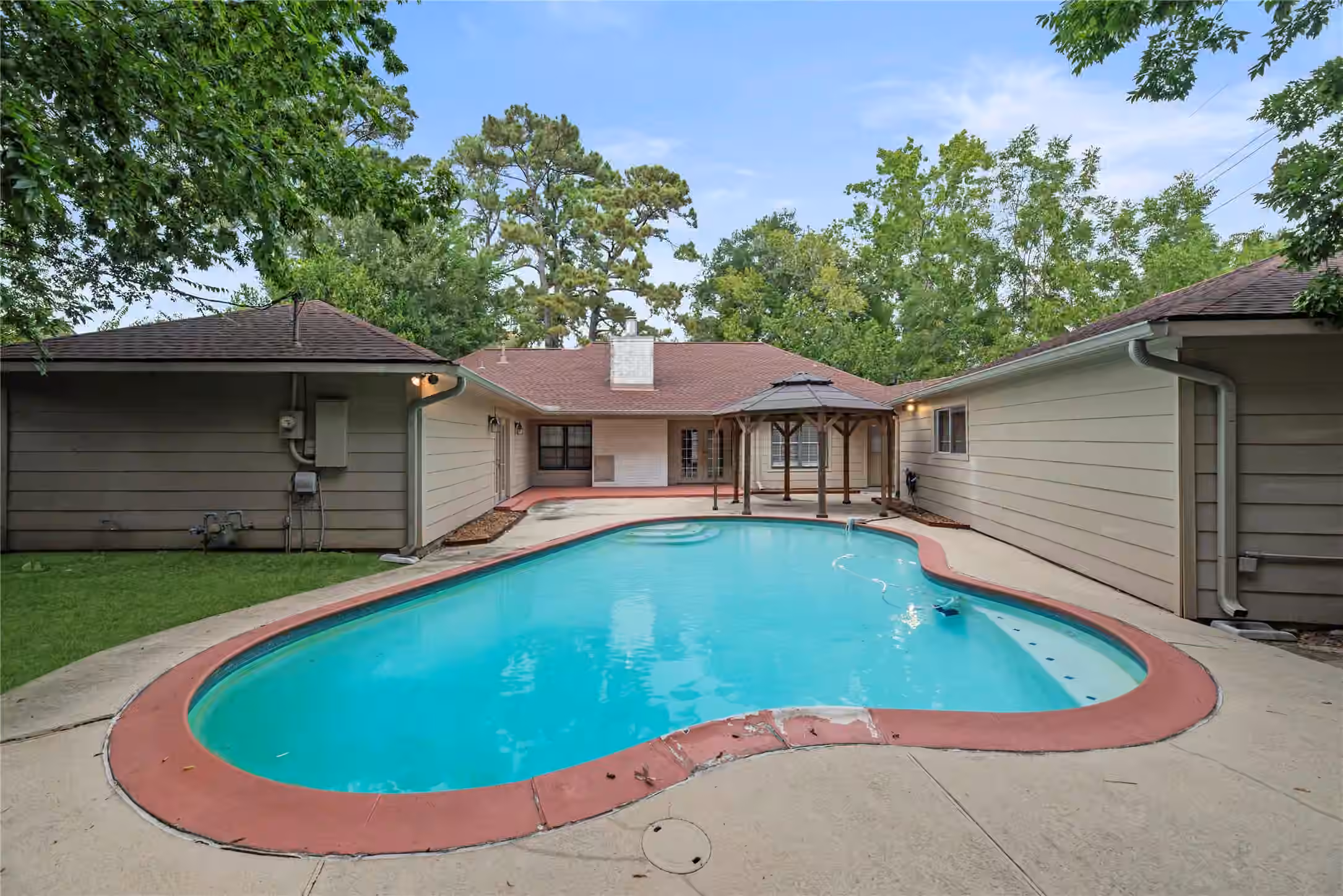 Photo 2 of 5903 Echo Lake Lane, Houston, TX