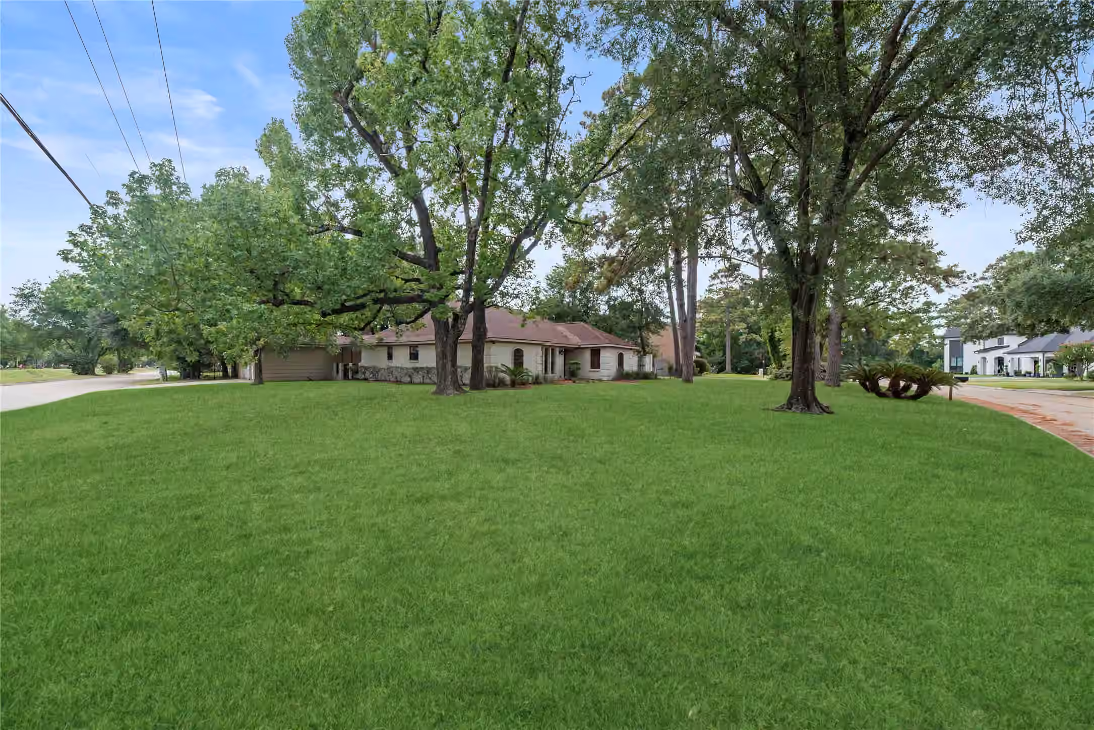Photo 3 of 5903 Echo Lake Lane, Houston, TX