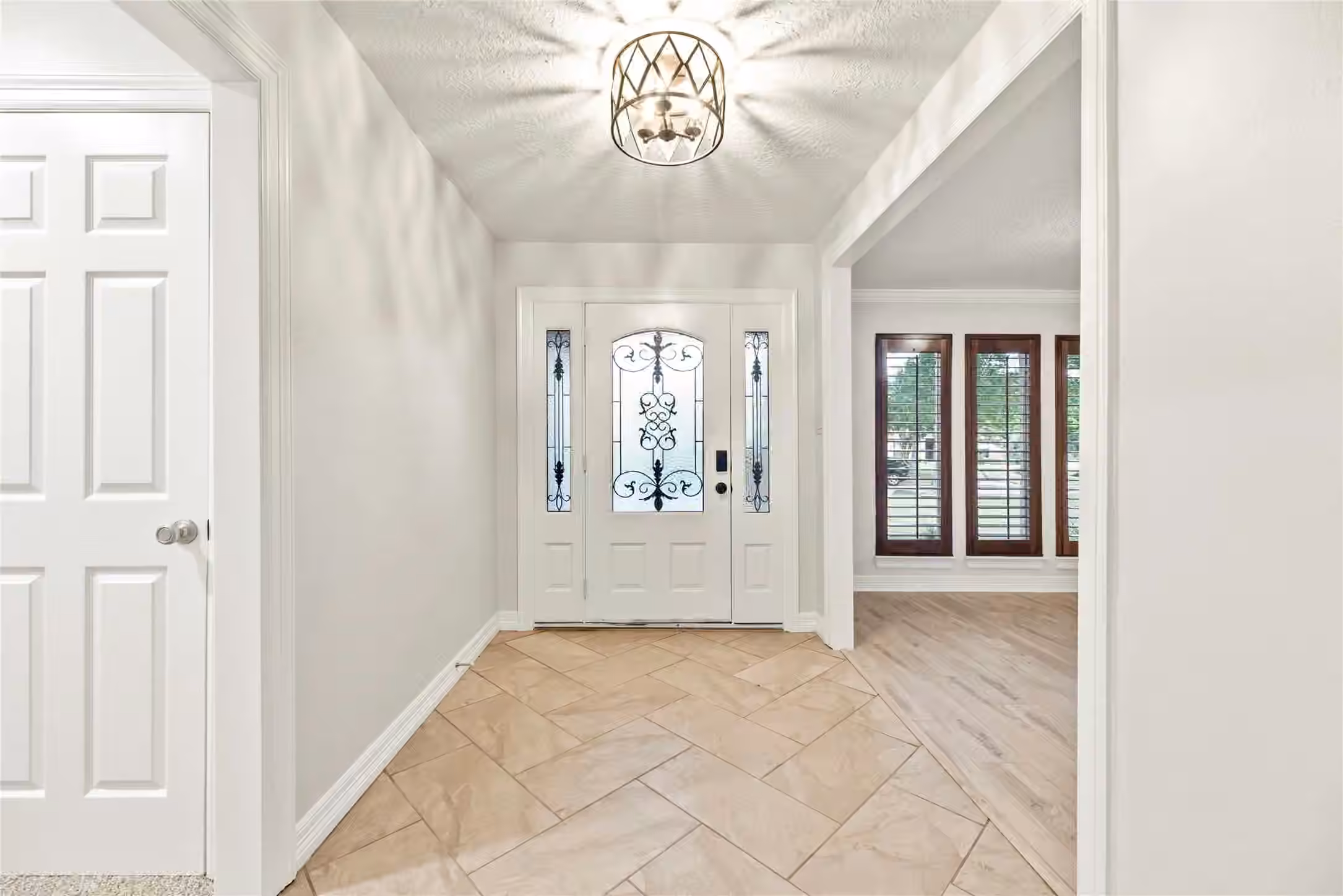 Photo 5 of 5903 Echo Lake Lane, Houston, TX