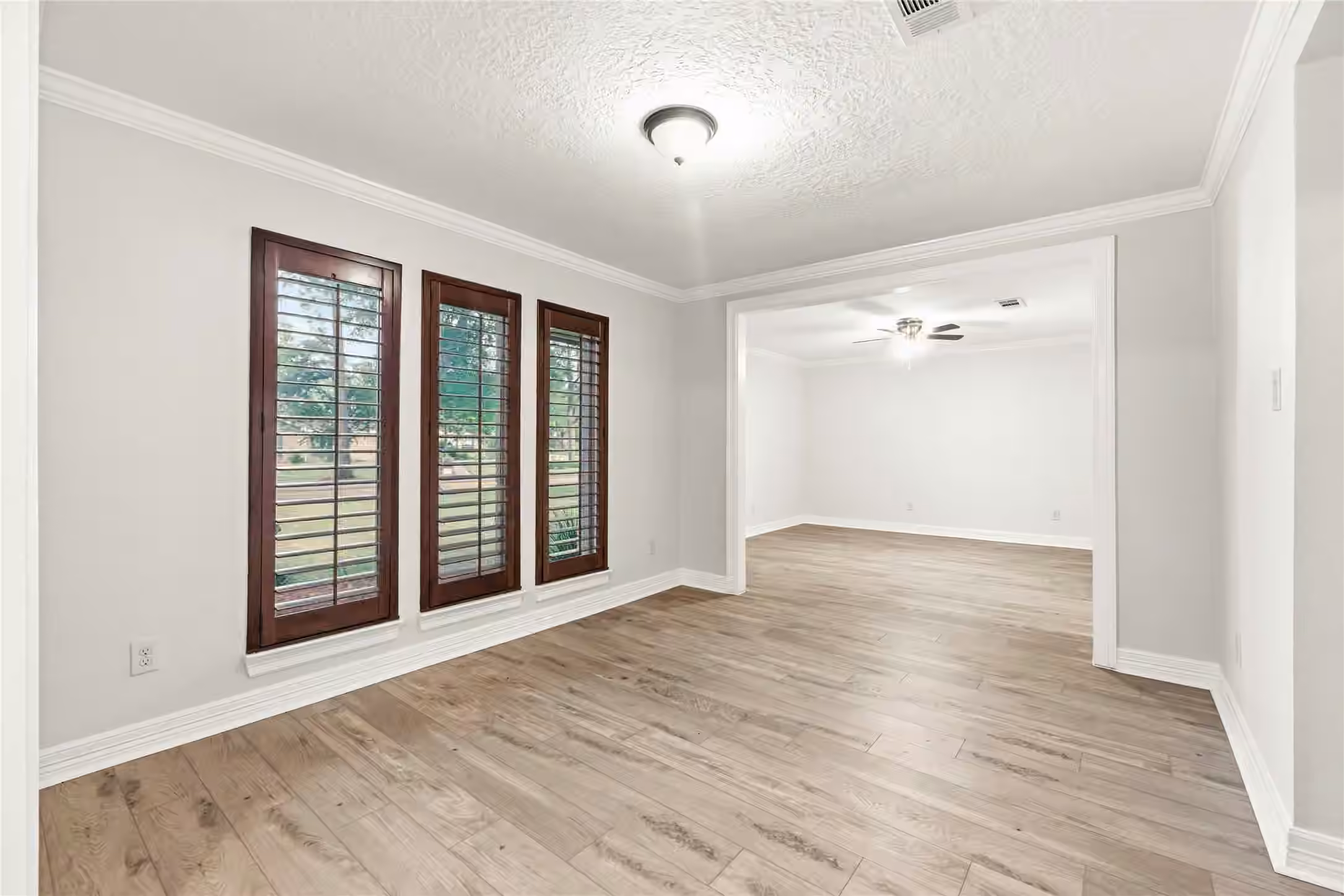 Photo 6 of 5903 Echo Lake Lane, Houston, TX
