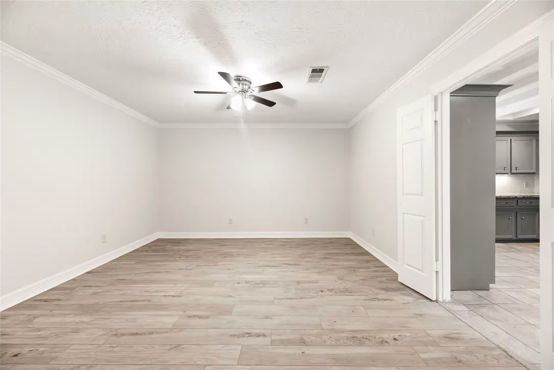 Photo 7 of 5903 Echo Lake Lane, Houston, TX