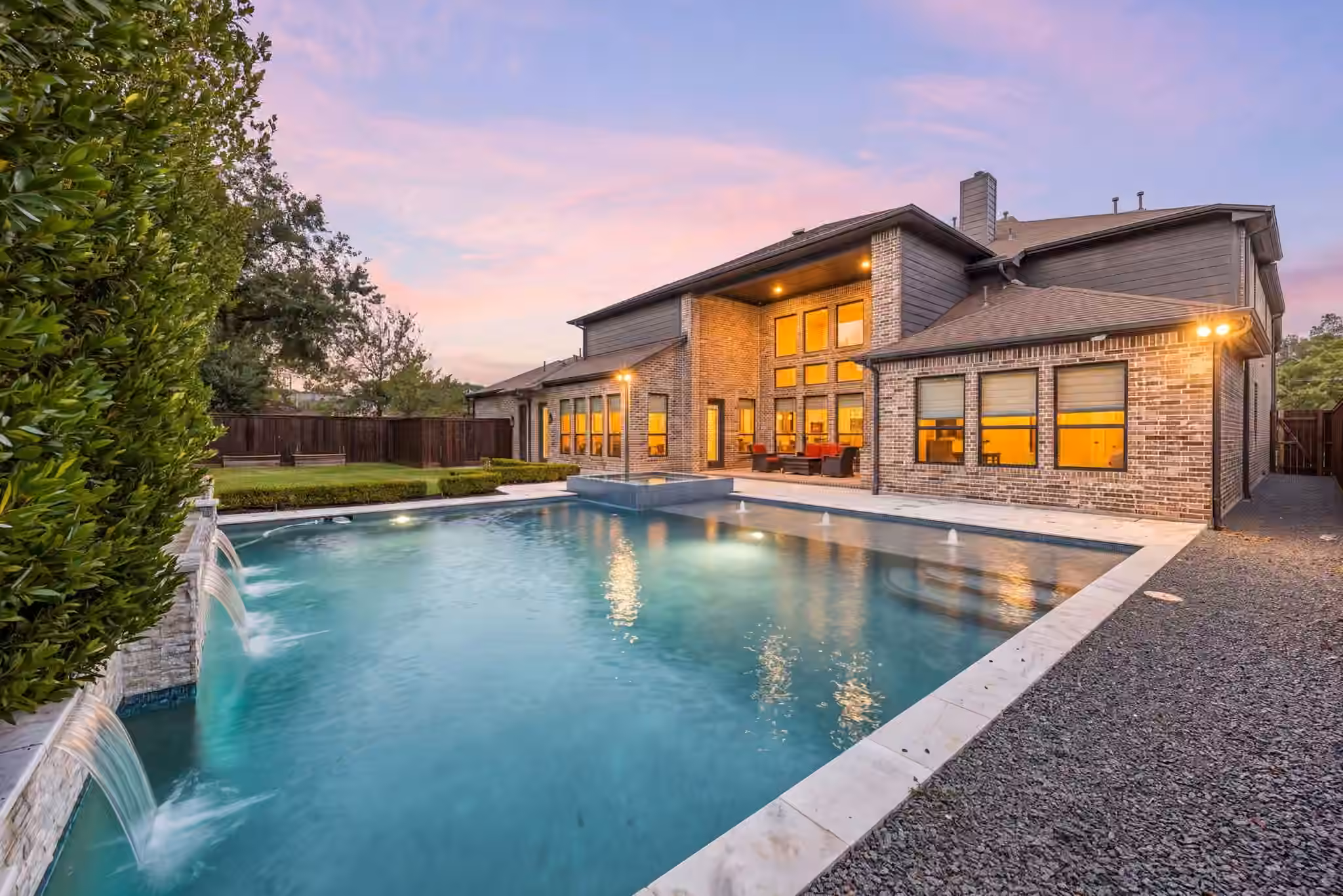 Photo 2 of 1513 Huge Oaks Street, Houston, TX