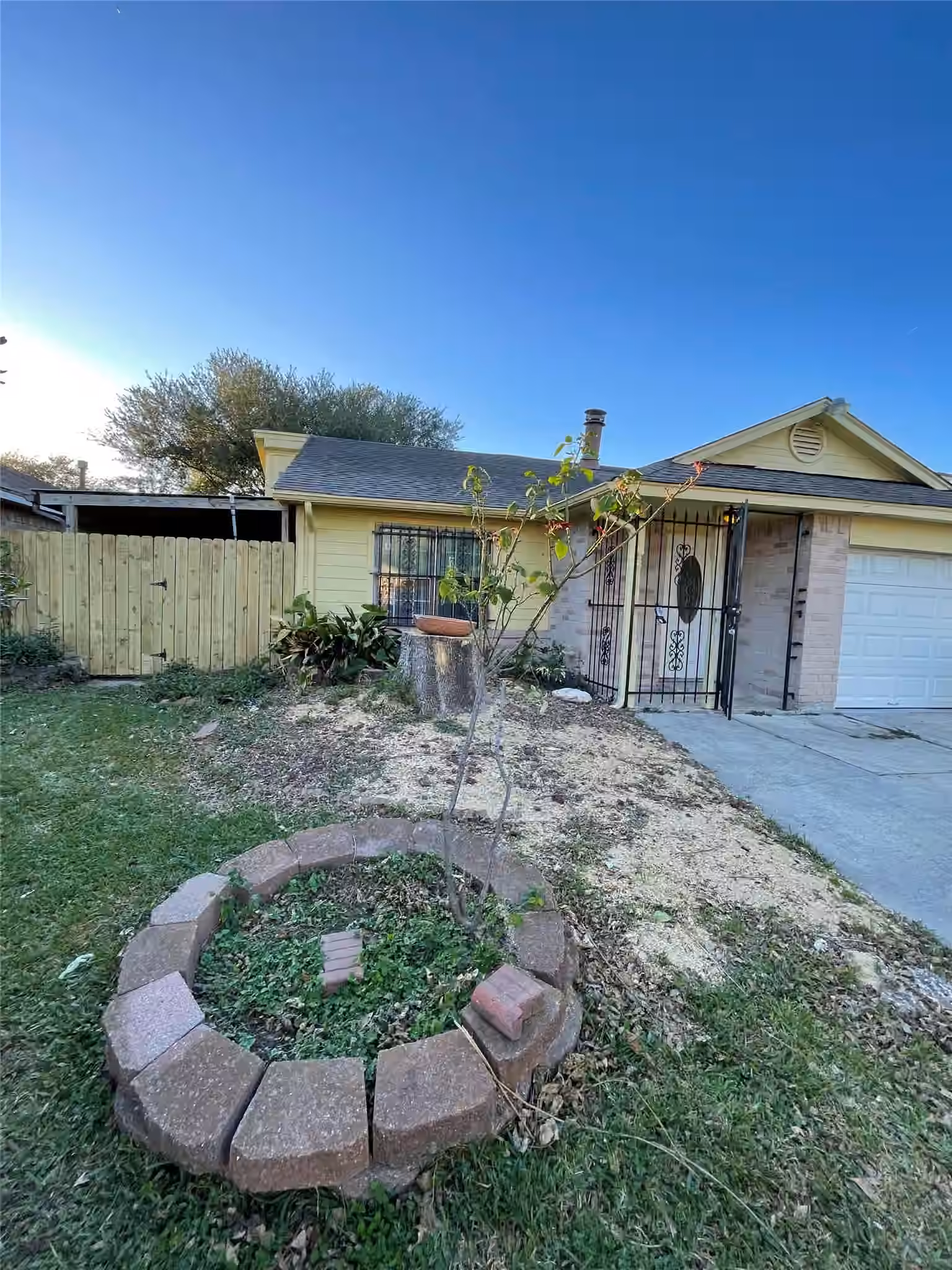 Photo 2 of 11907 E Marsham Circle, Houston, TX