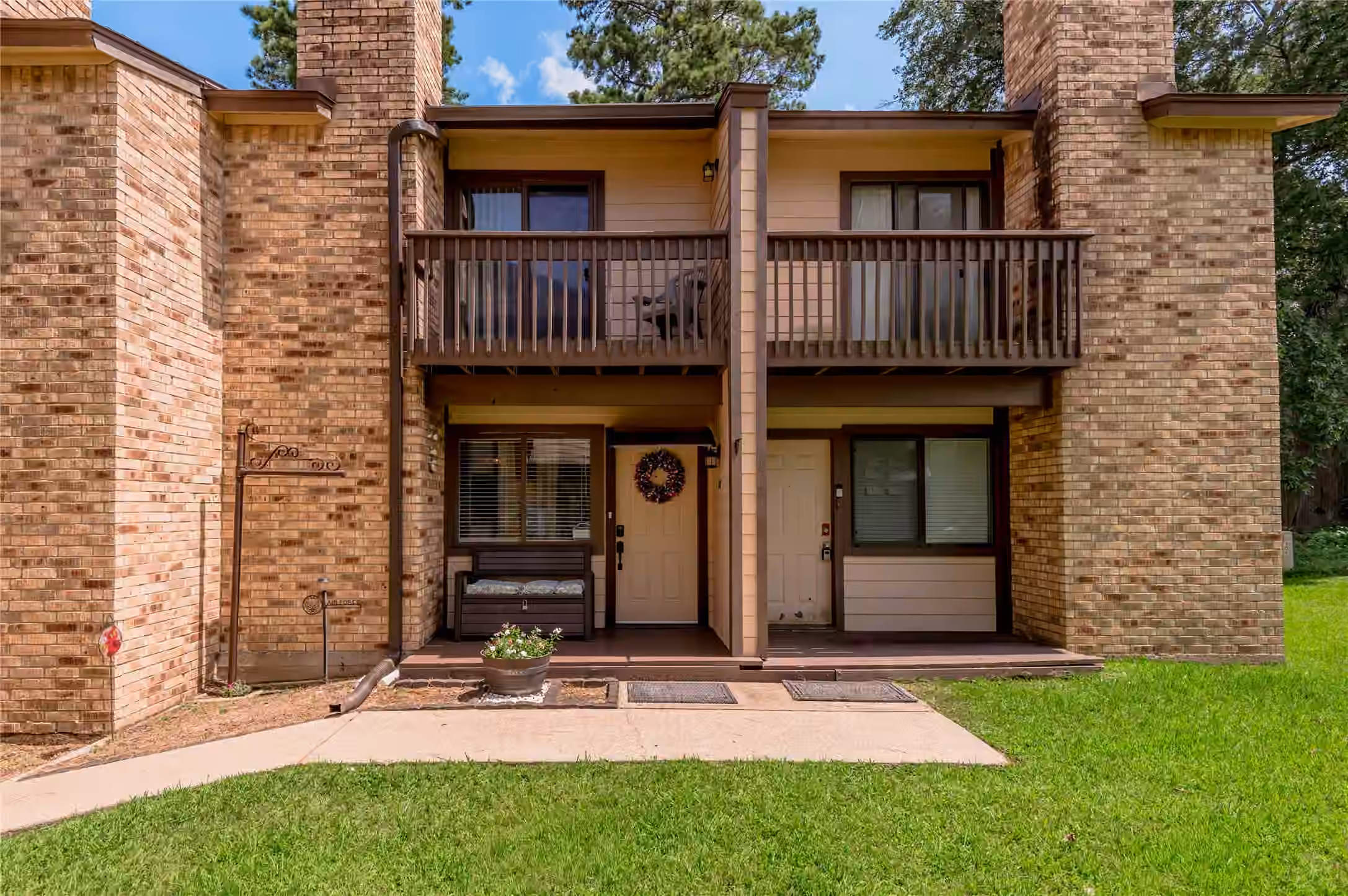 Photo 2 of 2521 Crosstimbers Street F2, Huntsville, TX
