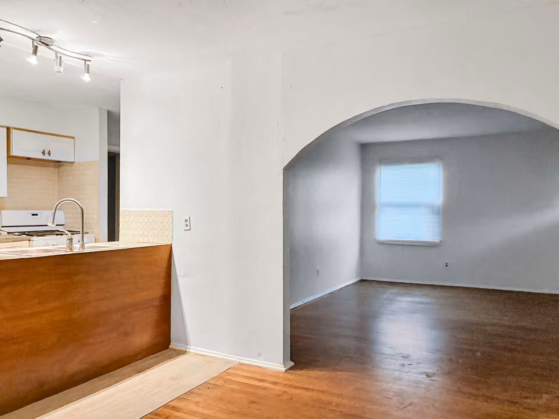 Photo 4 of 4423 Holloway Drive, Houston, TX