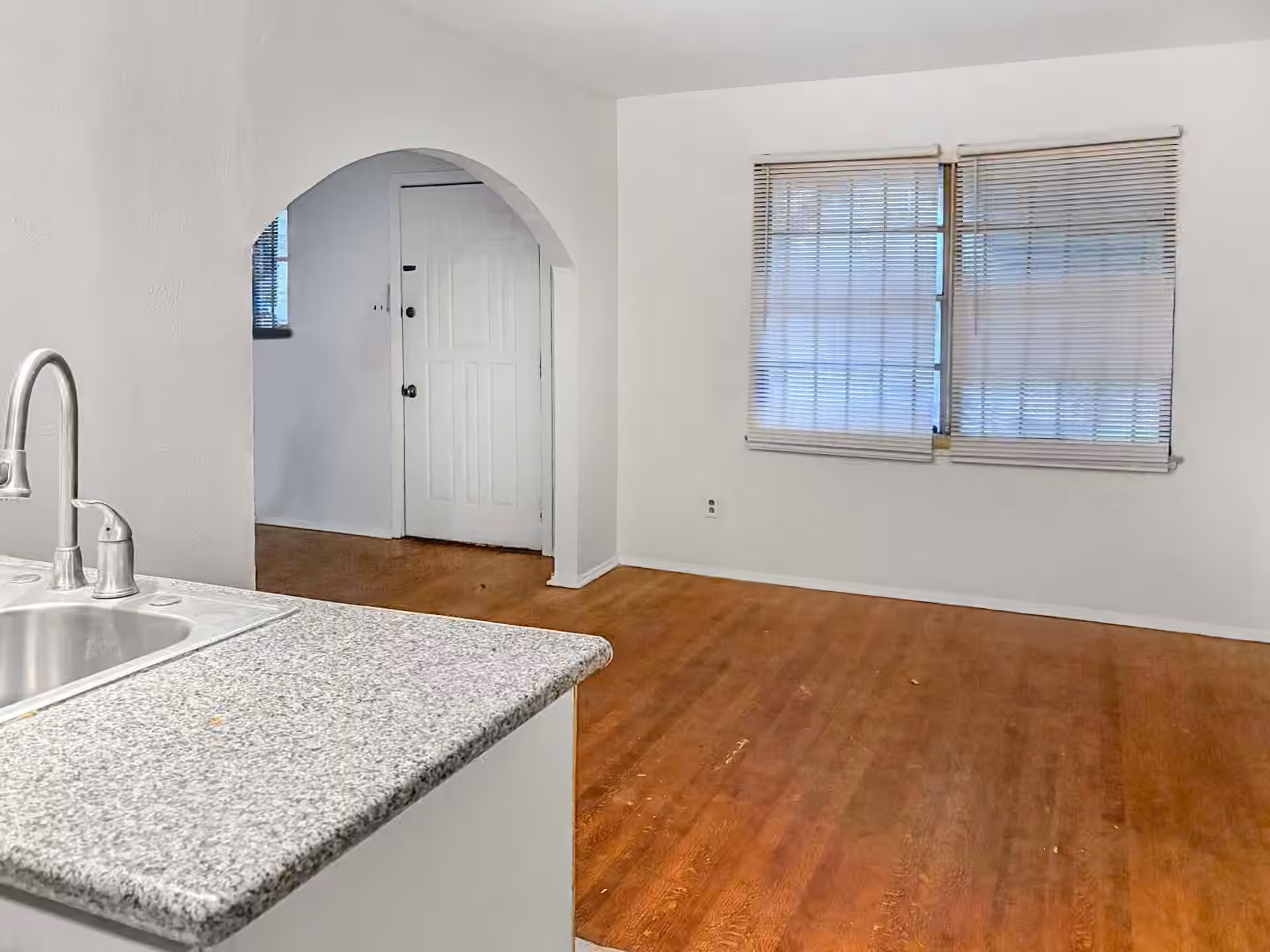 Photo 5 of 4423 Holloway Drive, Houston, TX