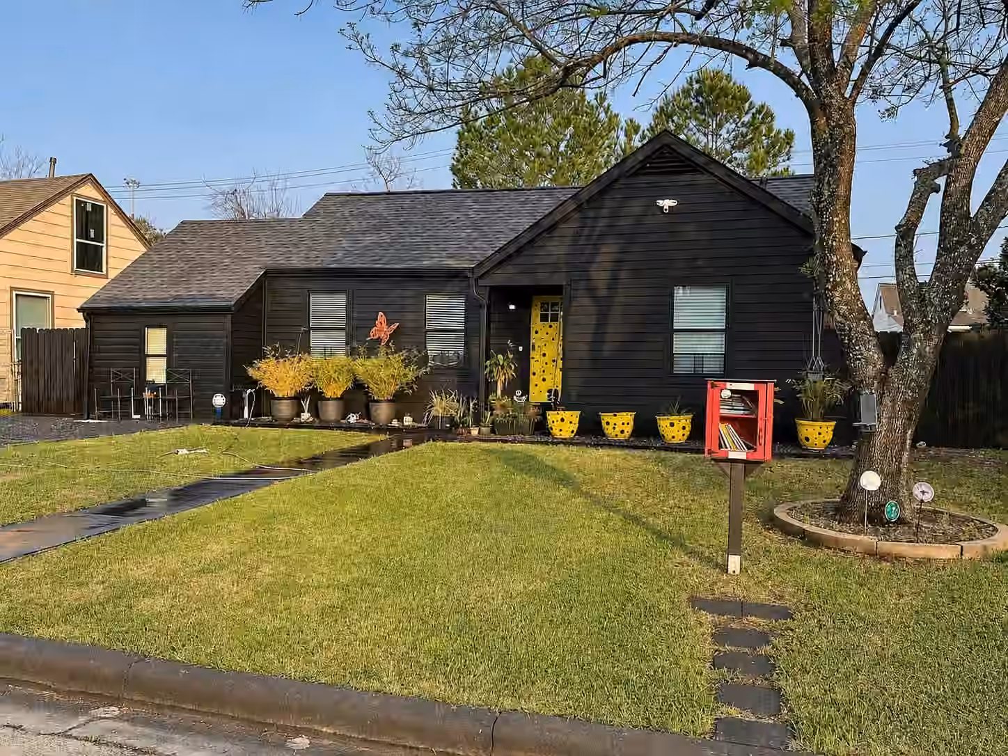 Photo of 2043 Des Jardines Street, Houston, TX