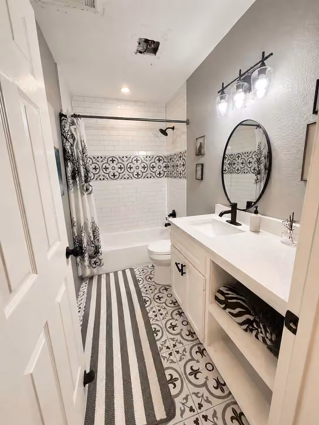 Photo 5 of 2043 Des Jardines Street, Houston, TX