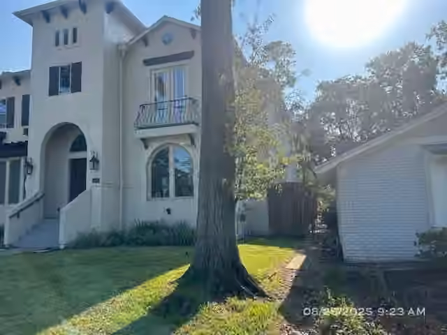 Photo 2 of 866 Myrtlea Lane, Houston, TX