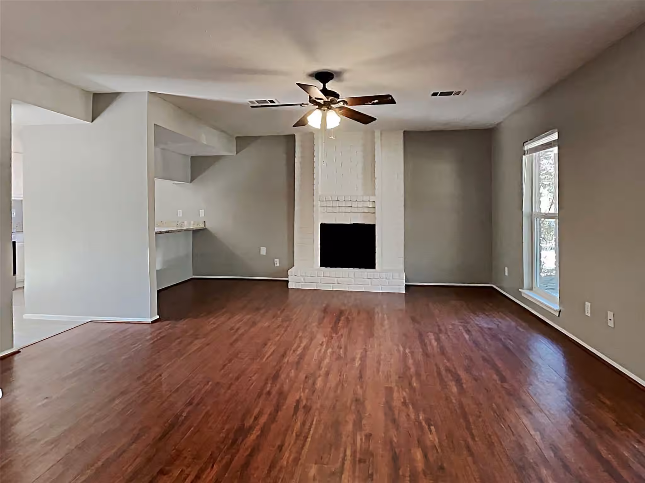 Photo 3 of 2902 Clear Ridge Drive, Houston, TX