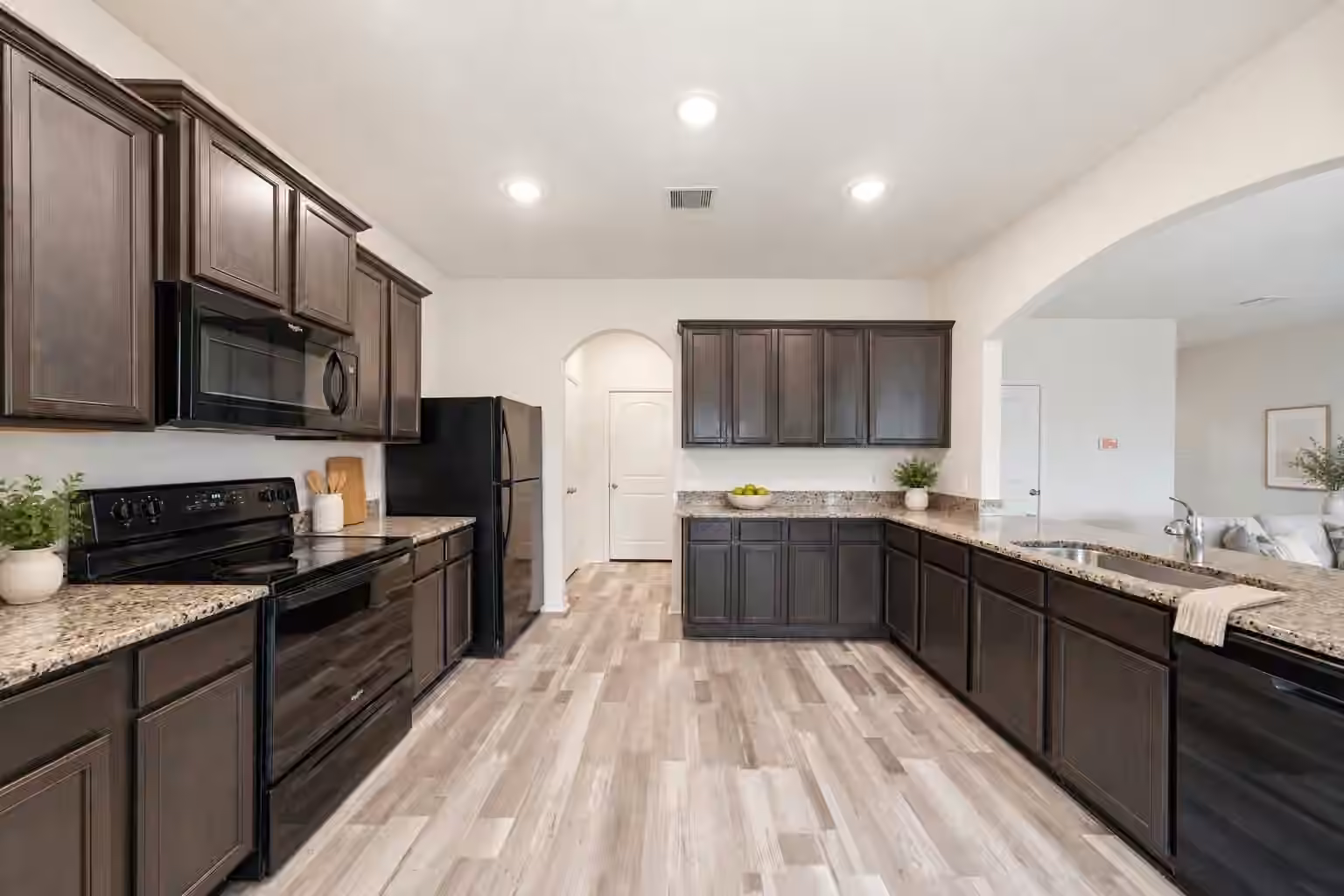 Photo 5 of 15311 Crescent Brookfield Drive, Humble, TX