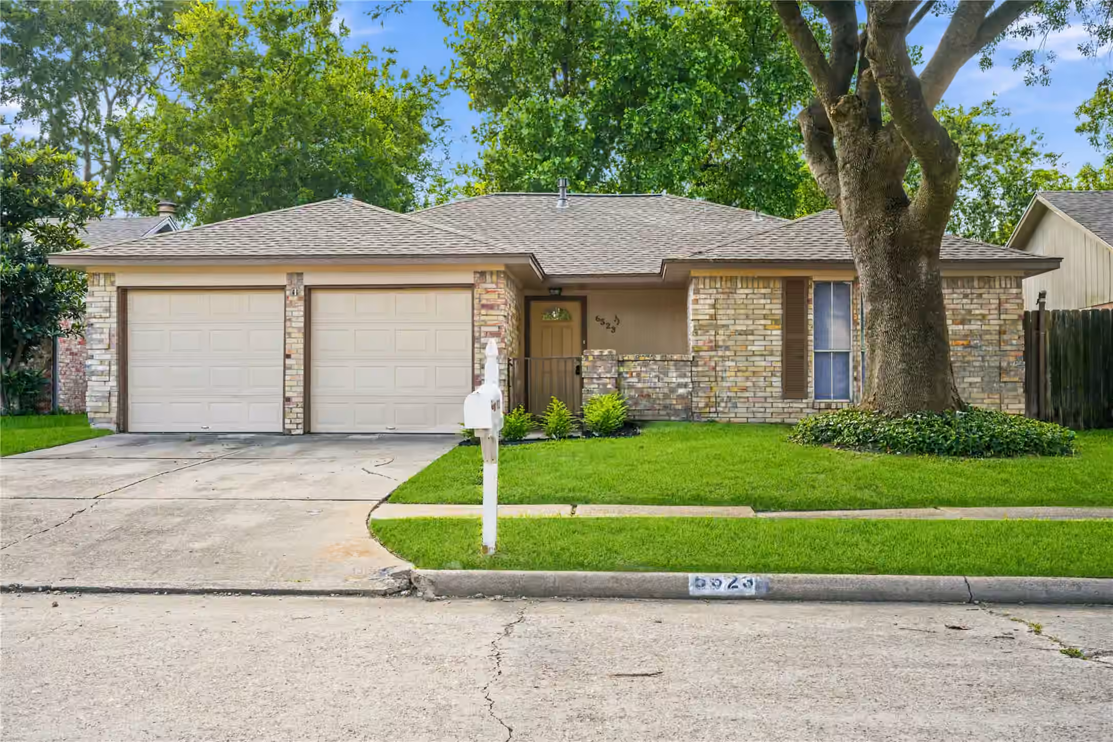 Photo of 6523 La Violetta Drive, Houston, TX