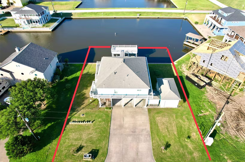 Photo 3 of 1070 WATERWAYS Drive, Crystal Beach, TX