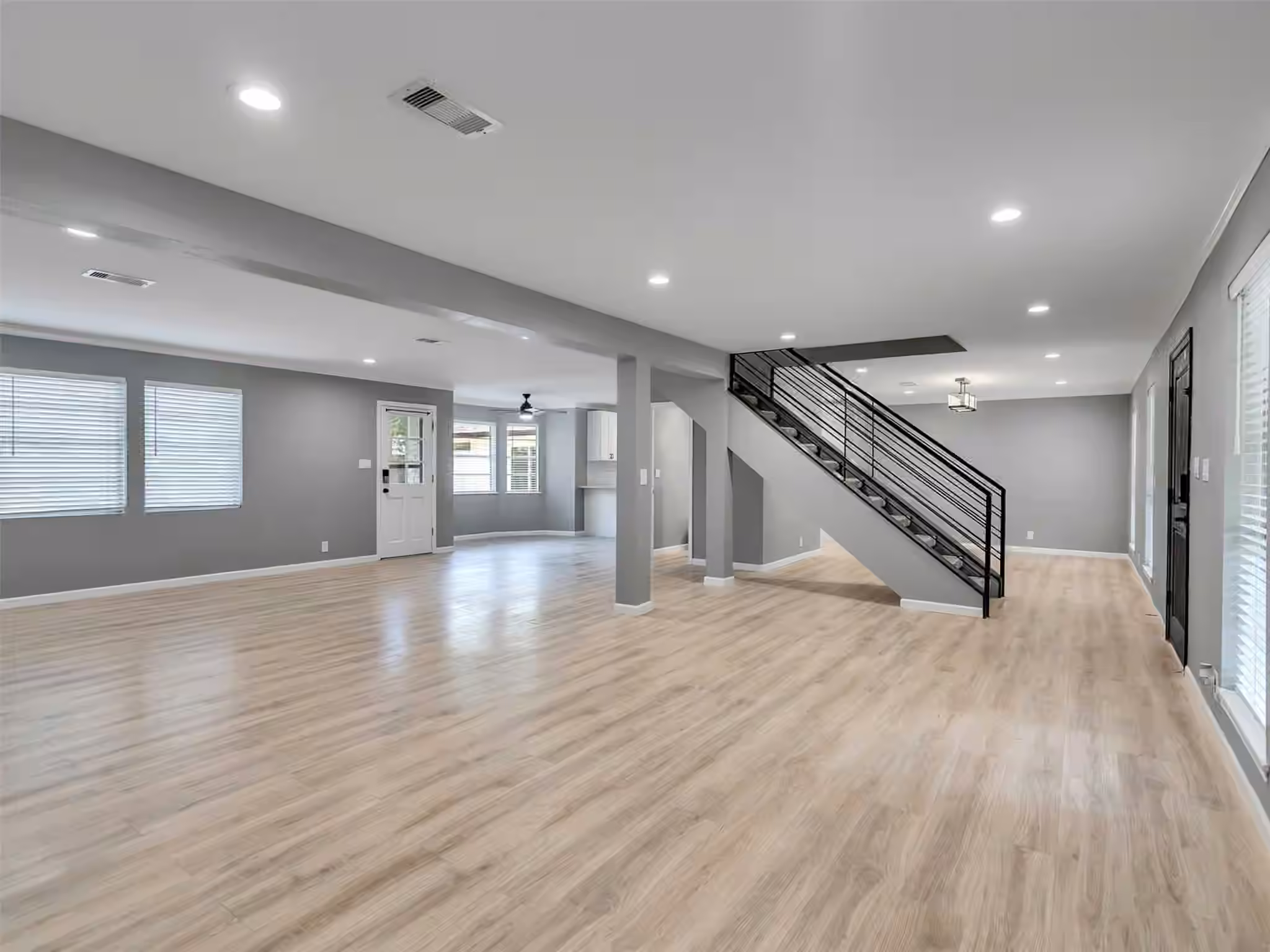 Photo 5 of 553 Cane River Lane, Conroe, TX