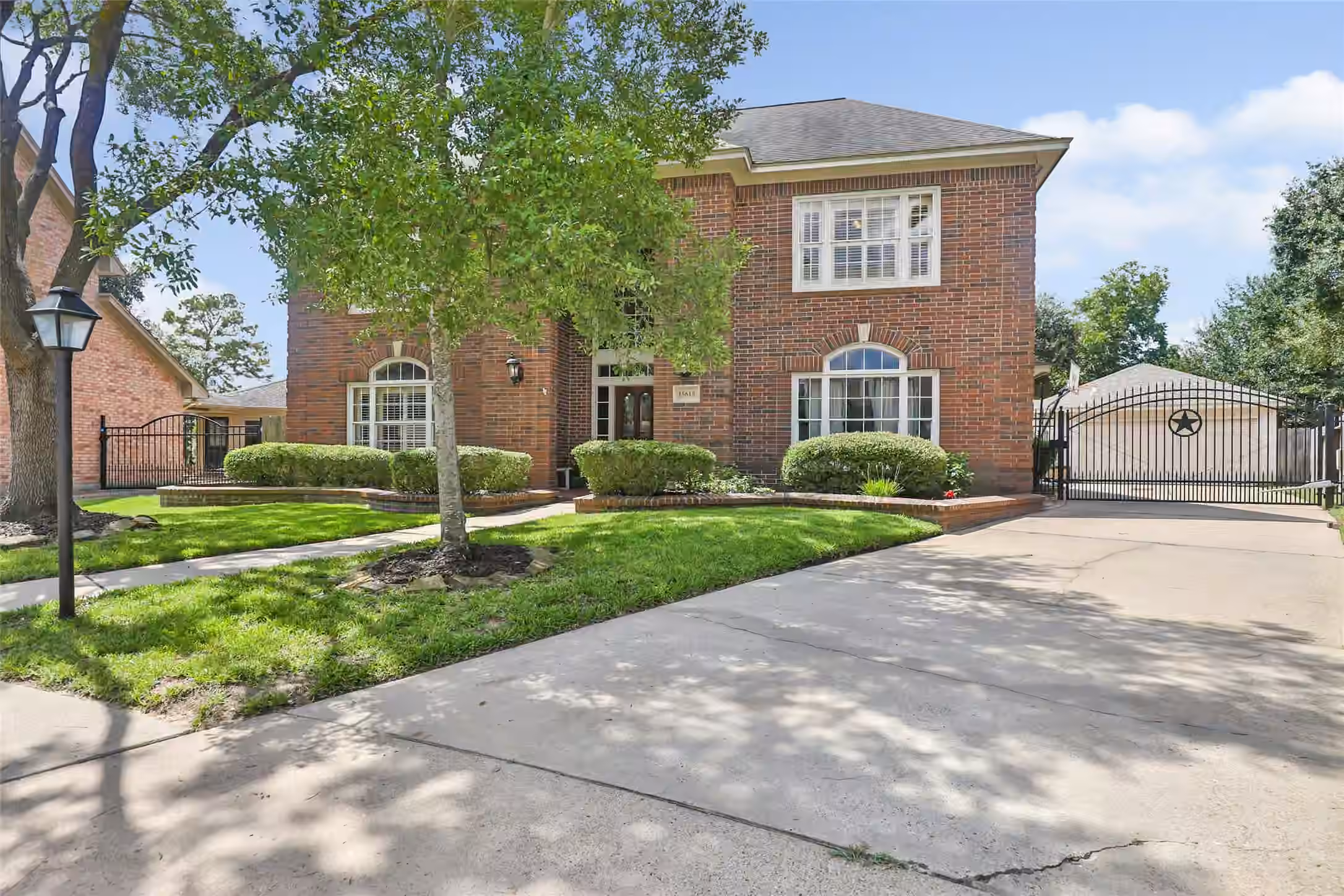 Photo 3 of 15615 Wildwood Run, Cypress, TX