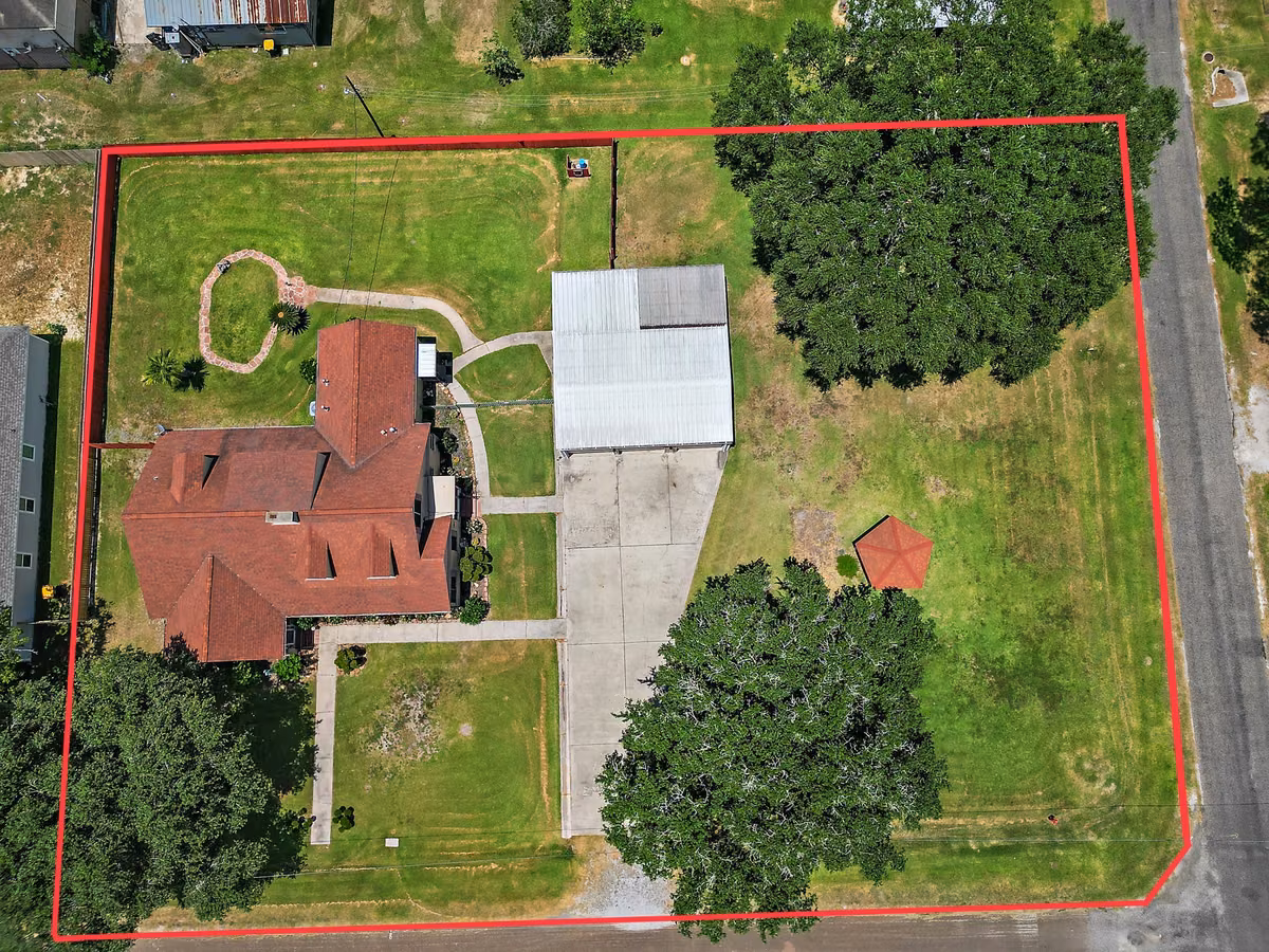 Photo of 405 Park Street, Anahuac, TX 77514