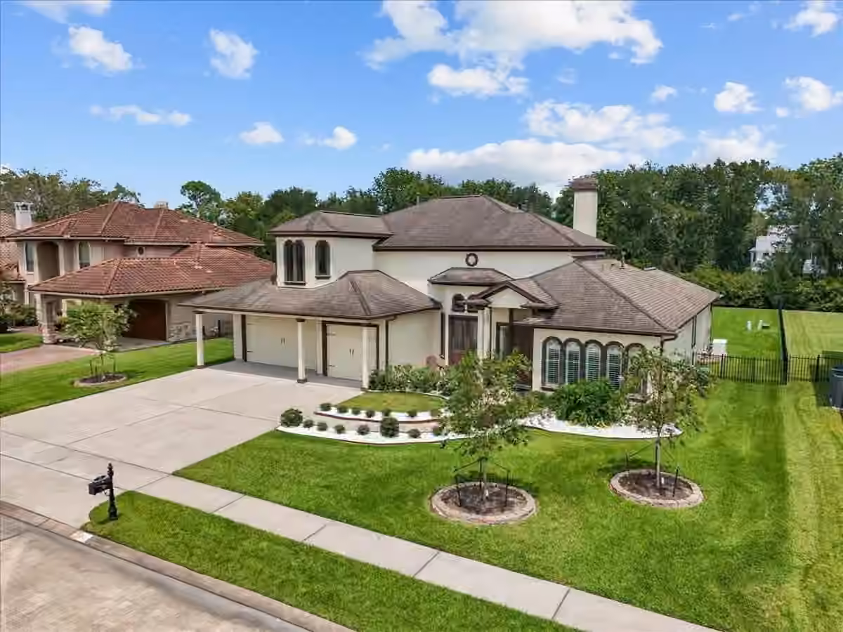 Photo 3 of 205 Del Monte Drive, Friendswood, TX