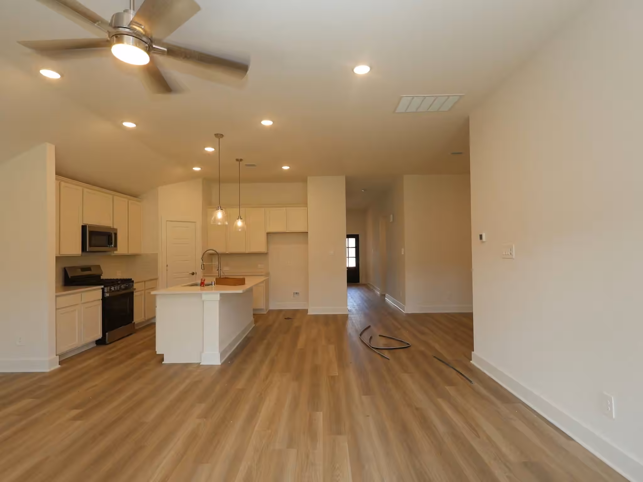 Photo 4 of 10587 Annex Avenue, Montgomery, TX