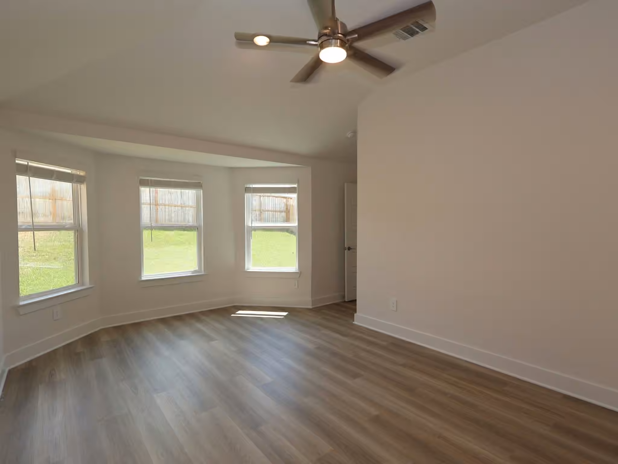Photo 6 of 10587 Annex Avenue, Montgomery, TX
