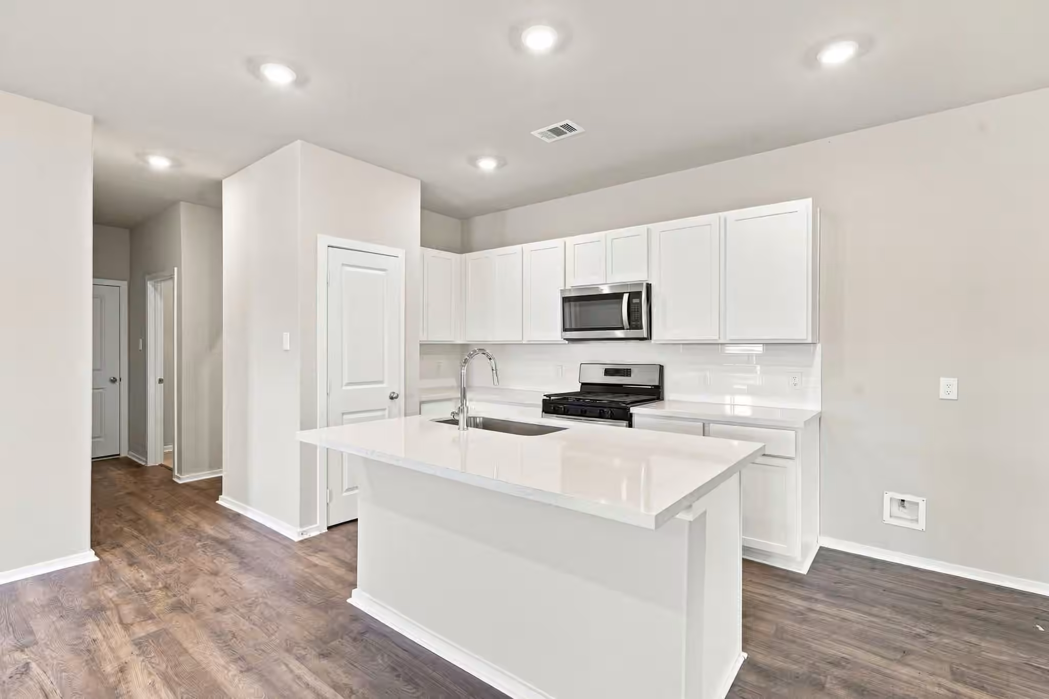 Photo 4 of 2796 English Laurel Drive, Alvin, TX