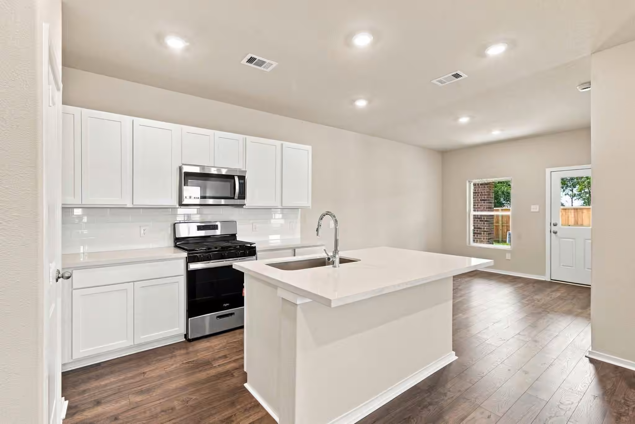Photo 5 of 2796 English Laurel Drive, Alvin, TX