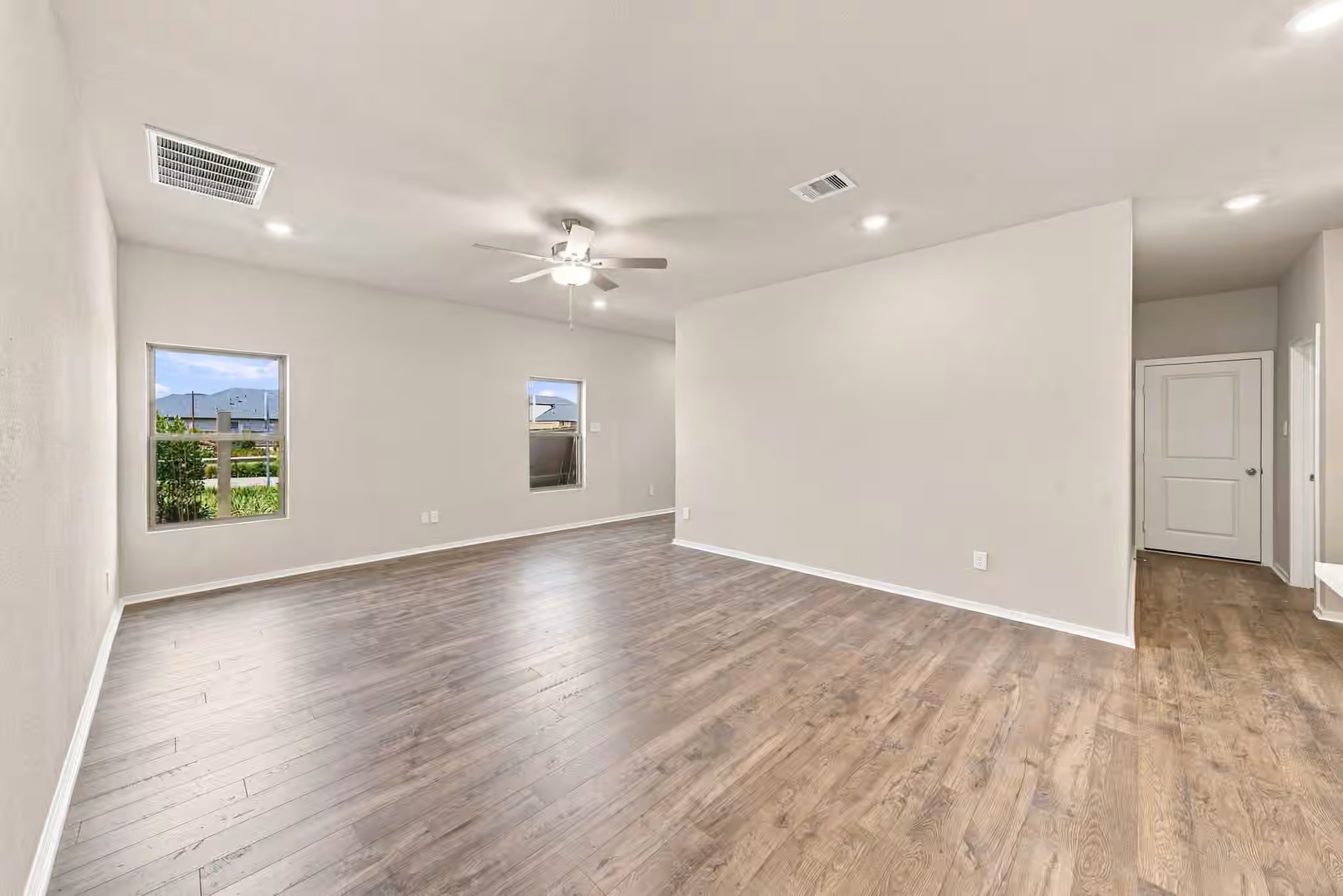 Photo 7 of 2796 English Laurel Drive, Alvin, TX
