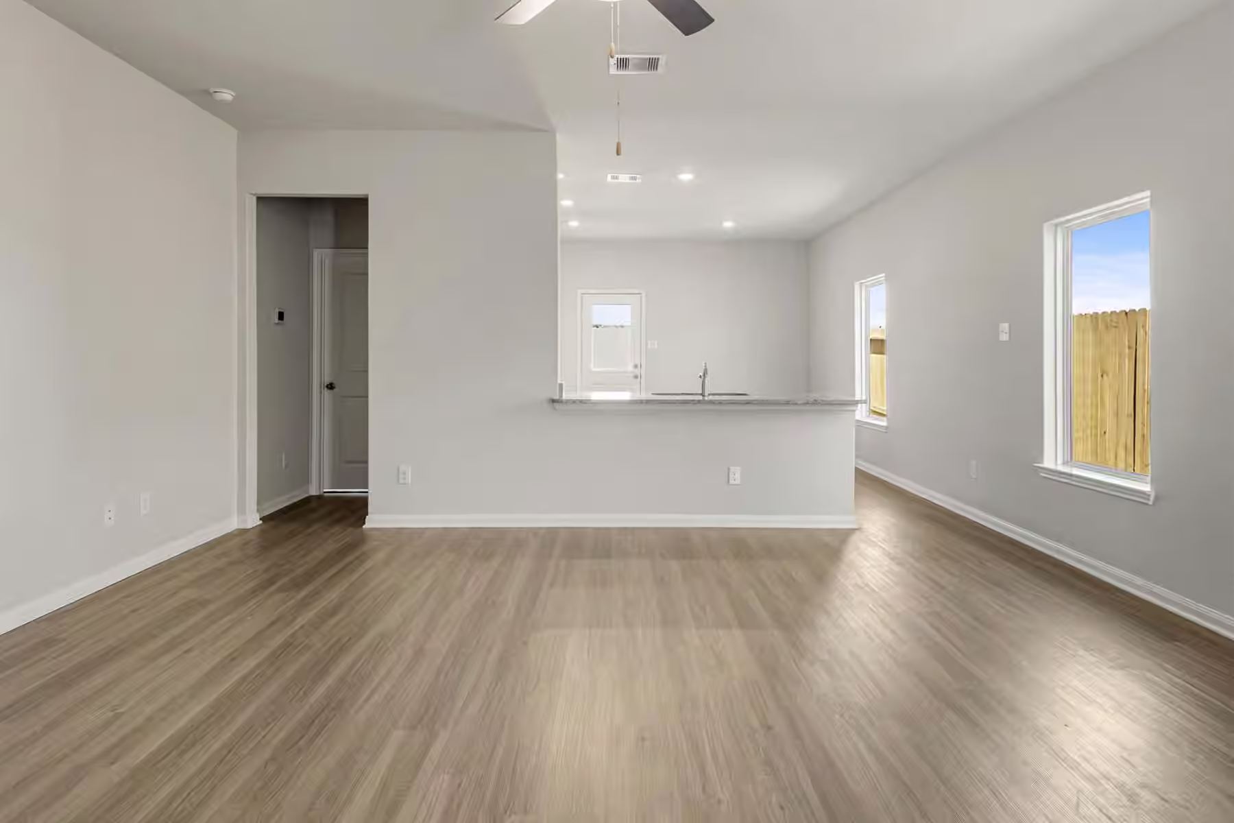 Photo 4 of 8316 Sunberry Shadow Drive, Houston, TX