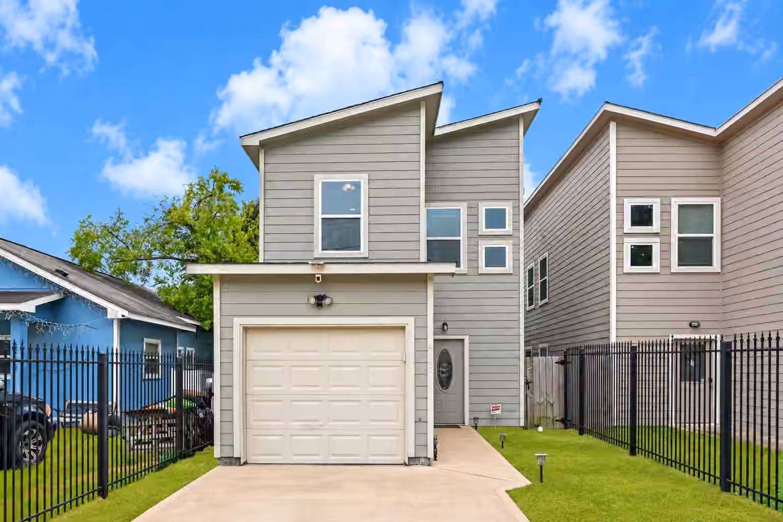 Photo 3 of 4420 Elmwood Street, Houston, TX