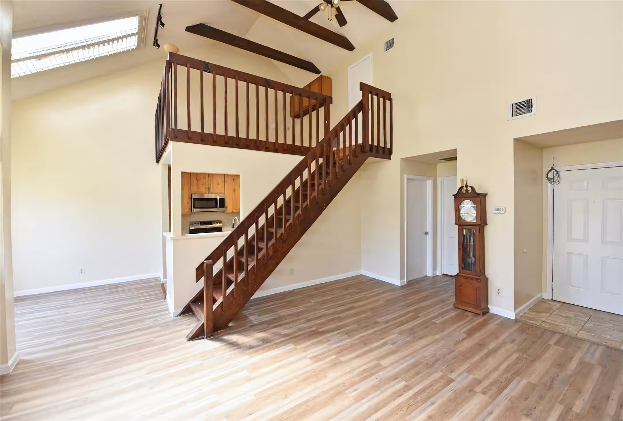 Photo 4 of 8515 Sands Point Drive, Houston, TX
