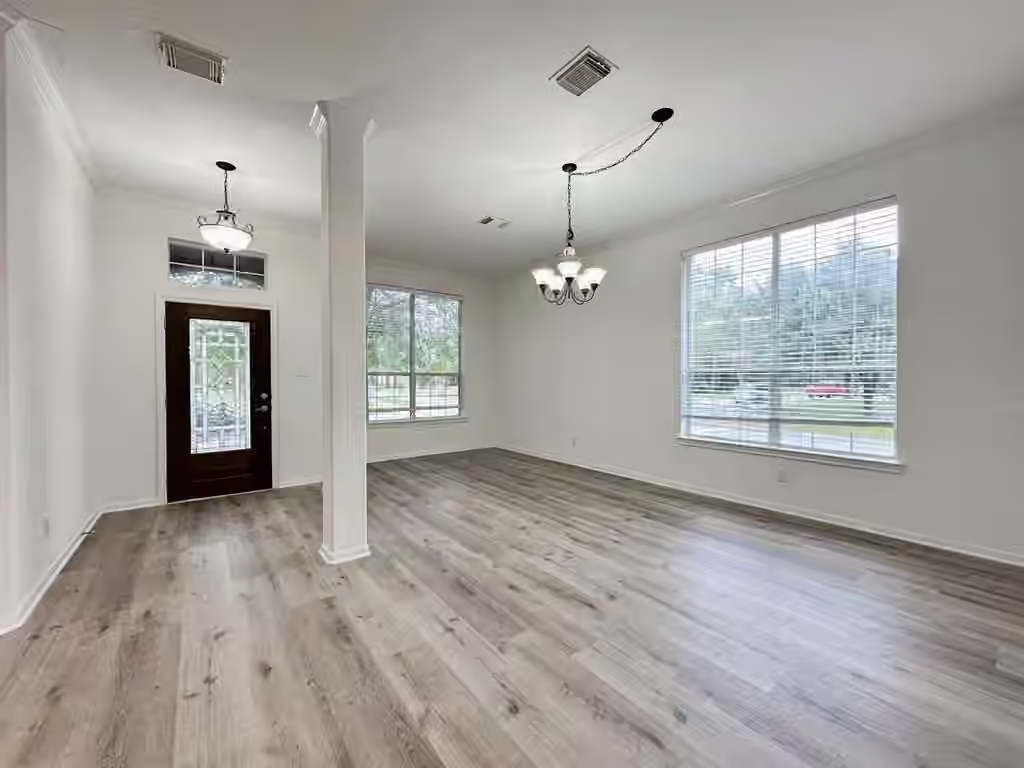 Photo 2 of 73 E Montfair Boulevard, The Woodlands, TX
