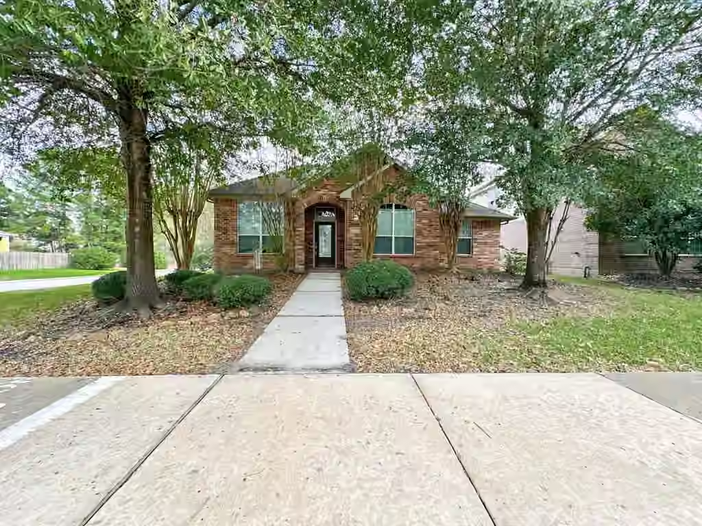 Photo 3 of 73 E Montfair Boulevard, The Woodlands, TX