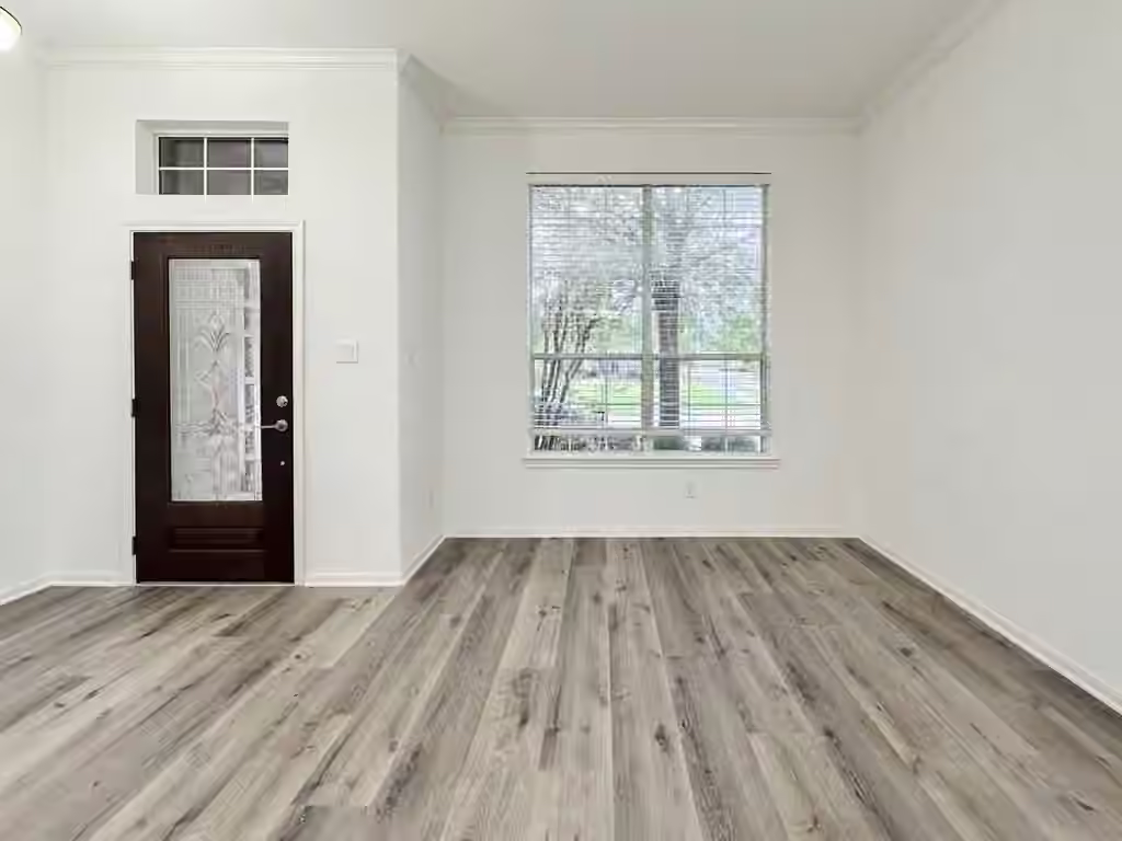Photo 4 of 73 E Montfair Boulevard, The Woodlands, TX