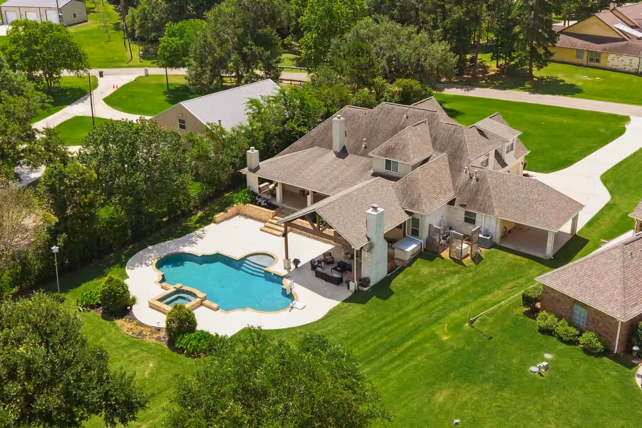 Photo 3 of 13907 Jbk Memorial Drive, Willis, TX