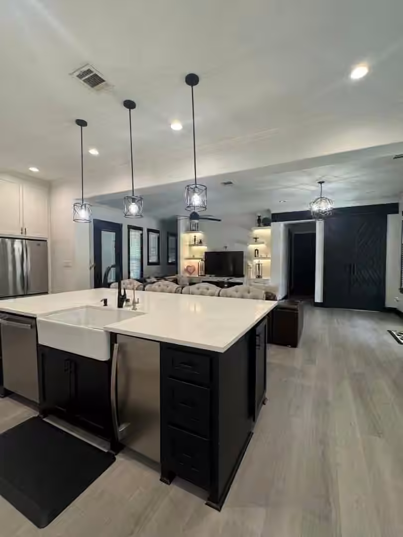 Photo 5 of 1607 Avenue E, Danbury, TX