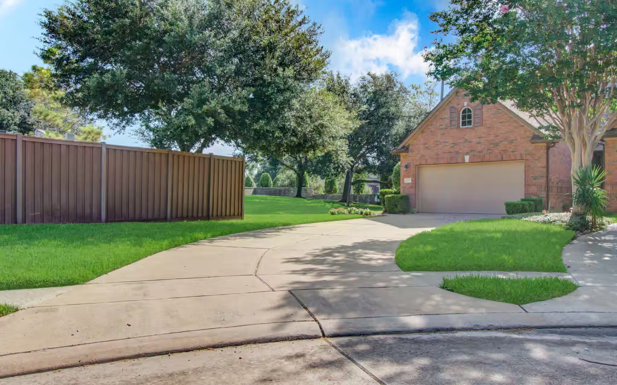 Photo 3 of 1103 Glenwood Canyon Lane, Houston, TX