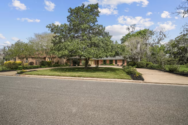 Photo 3 of 2261 Riverside Drive, West Columbia, TX