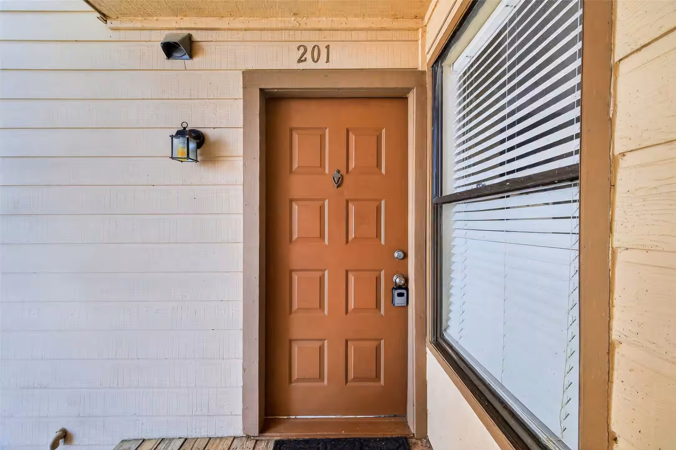 Photo 2 of 201 Lakeview Terrace Terrace, Conroe, TX