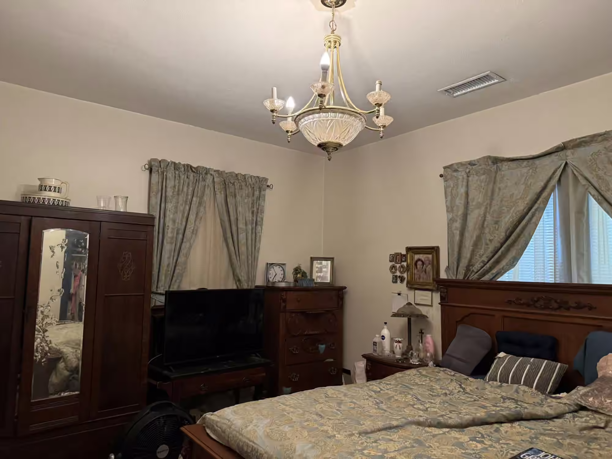Photo 3 of 111 W Cleveland Street, Alvin, TX