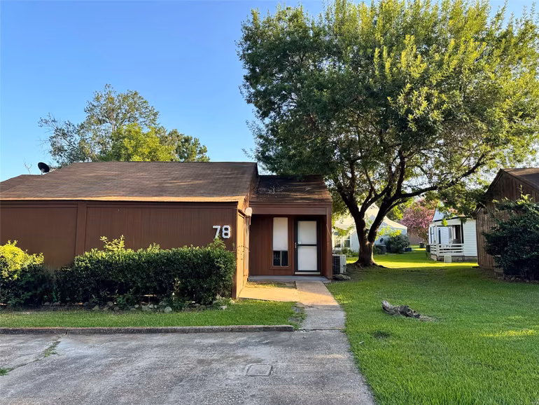 Photo 2 of 78 Westwood Drive W TH3, Trinity, TX