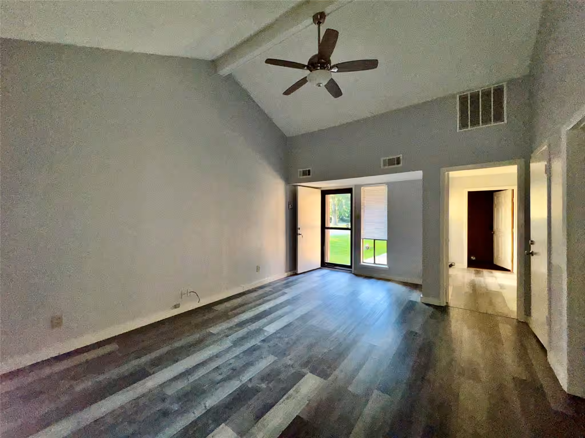 Photo 4 of 78 Westwood Drive W TH3, Trinity, TX
