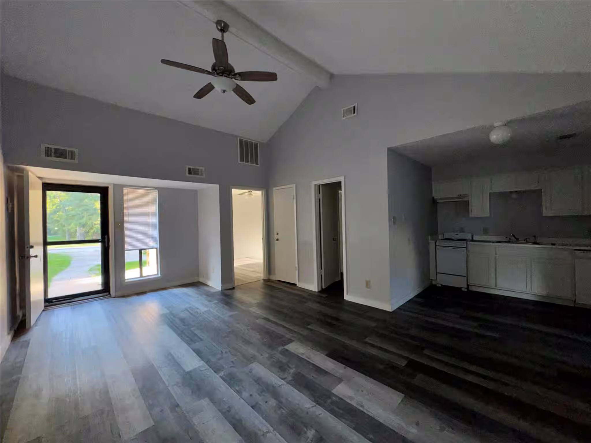 Photo 5 of 78 Westwood Drive W TH3, Trinity, TX