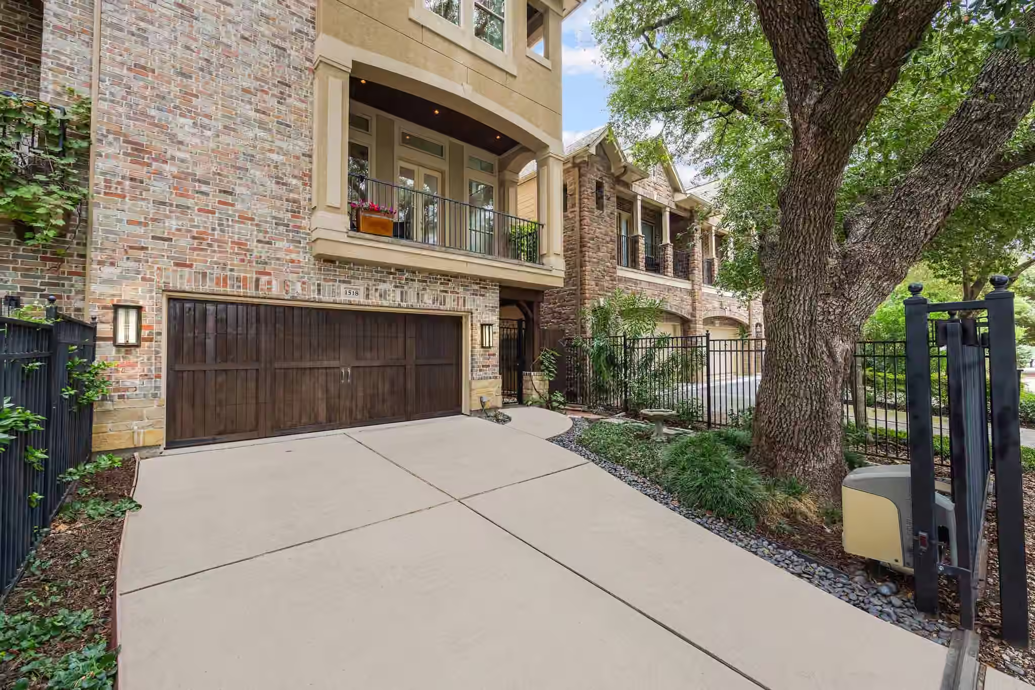 Photo of 1518 W Clay Street, Houston, TX
