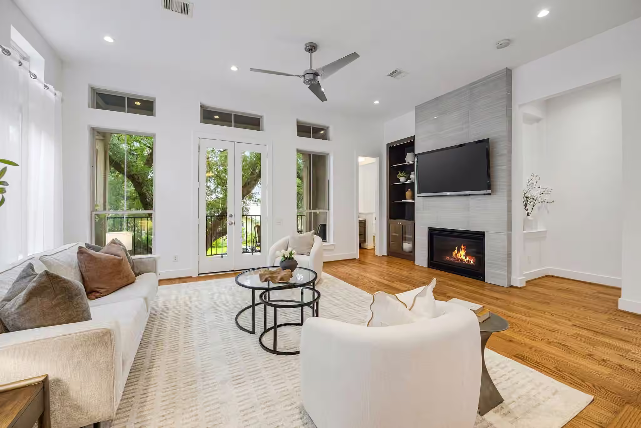 Photo 3 of 1518 W Clay Street, Houston, TX
